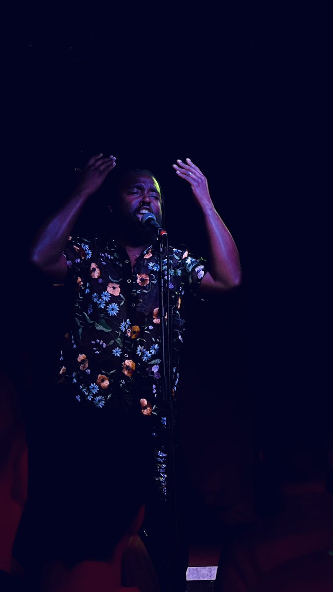 RealPaulQuinn's tweet photo. Tonight I fell in love with @mykalkilgore Stunning vocals, beautiful arrangements and the sass!! Yasss 🥂 https://t.co/vpSQzCQXAi