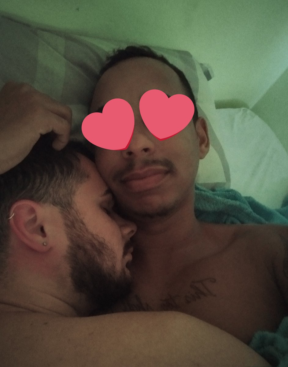 BrandtFafa's tweet photo. Dormir com meu namorado= uma semana tomando antiinflamatório, rsrs dorme a noite toda no meu ombro ahh https://t.co/bwDTgXGO8G
