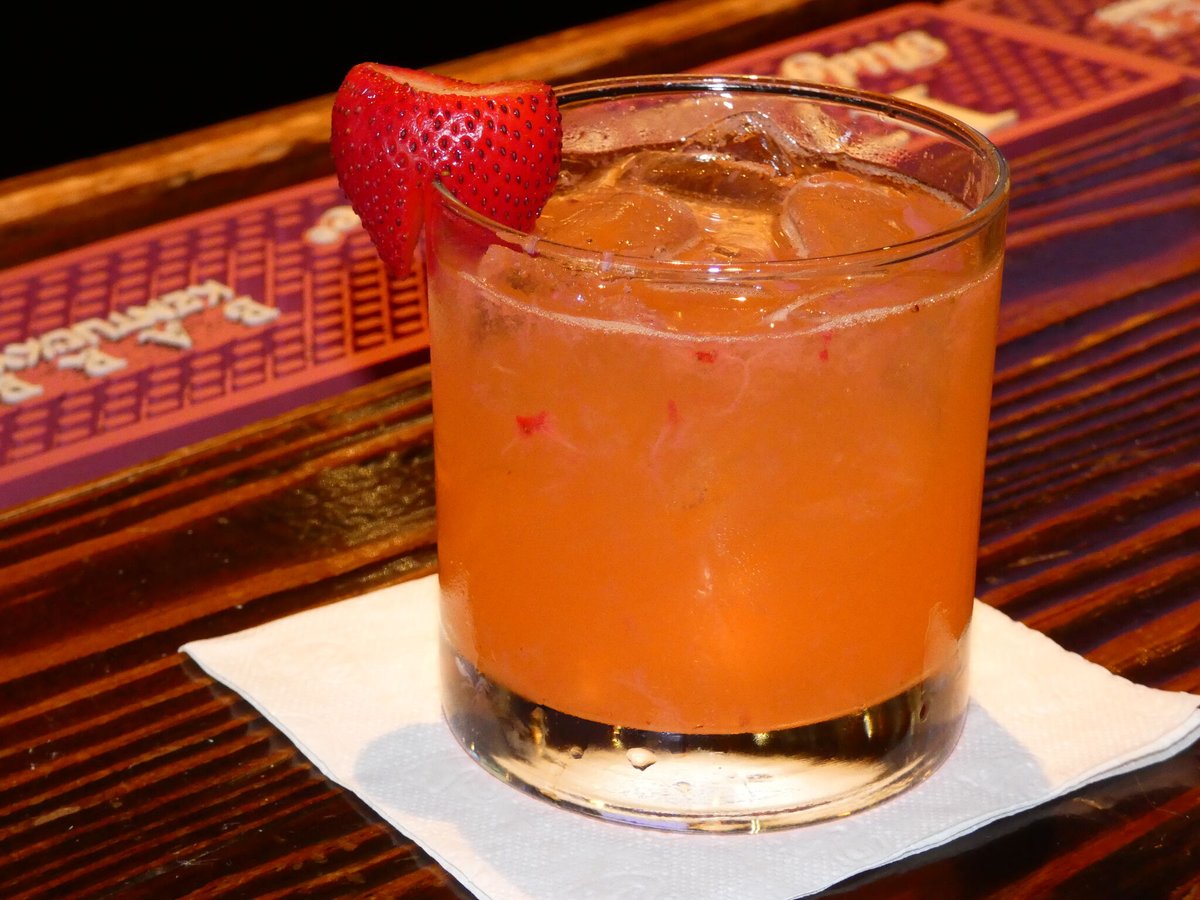 fandbatl's tweet image. Craving something delicious after work? 🍹 Swing by for a cocktail and try our new bar menu! How about staying for dinner? Enjoy half-priced wine bottles 🍷 with your meal tonight. F&amp;amp;B is your go-to spot, anytime! #AfterWorkChill #WineNight #DeliciousDinners