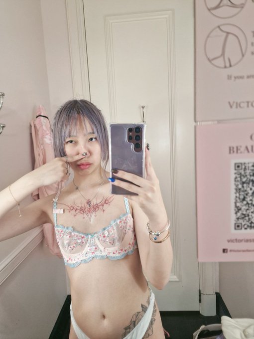 yeah its pink 😳 https://t.co/Y413VPC3Ce