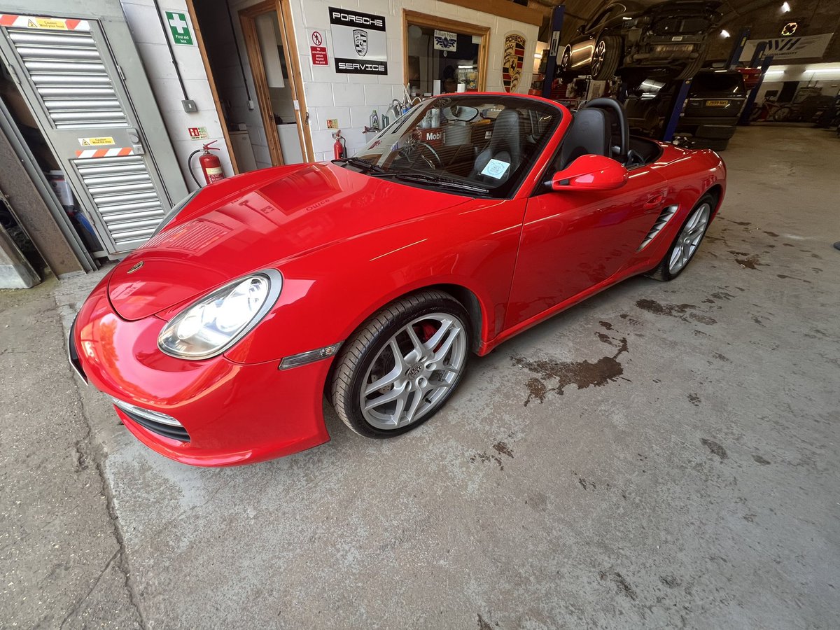 Dads beloved Porsche has had new life breathed into her by the awesome team at William Hewitt Porsche &amp; is now up for sale. 

2010 Porsche 987 Boxster S 3.4 24v. 63100 miles.

Further details to the seriously interested. Pls share with your car mad mates esp if you knew my Dad 💓