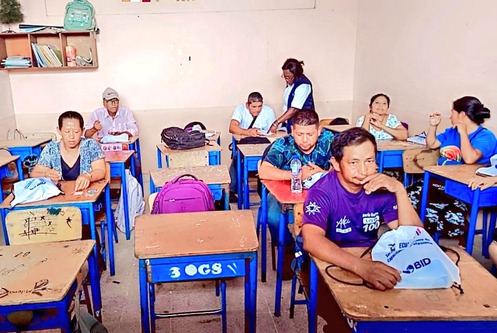 secap_ec's tweet photo. #SecapZona1 | ¡El proyecto #SecapBID es una realidad!✅
En conjunto con @el_BID se realizaron las examinaciones teóricas en 'Reciclaje de Base', del proceso de certificación por competencias laborales, beneficiando así a 10 personas en la parroquia Las Golondrinas.
#HuellaSecap https://t.co/RYYKXShbOI