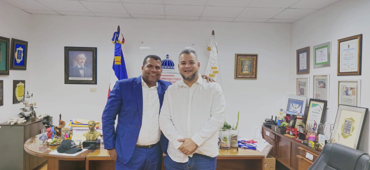Agradezco la visita de nuestro hermano Augusto Velázquez, Senador Electo de Pedernales, juntos seguiremos trabajando para mejorar las condiciones de vida de todos los pedernalenses. 
Dios le de mucha salud para que haga una gestión histórica