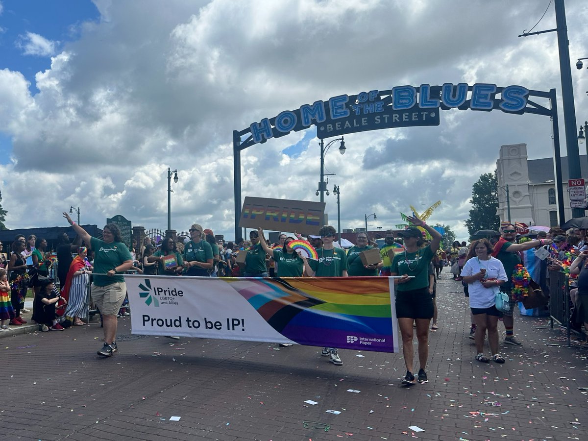 IntlPaperCo's tweet image. Over the weekend, we were #ProudtobeIP at the Mid-South Pride Festival in Memphis! Thank you to our volunteers and IPride Employee Networking Circle for contributing to our culture of diversity and inclusivity at IP.