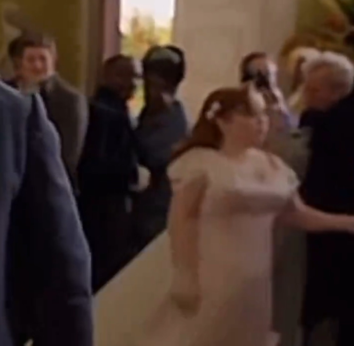 YayasMemes's tweet photo. ⚠️⚠️⚠️ #polin spoiler (if you didn’t watch the part 2 trailer)

YALL is this the same dress (in different lighting maybe)!?!?!

#BRIDGERTON  #wedding https://t.co/bA3oVYxTQx