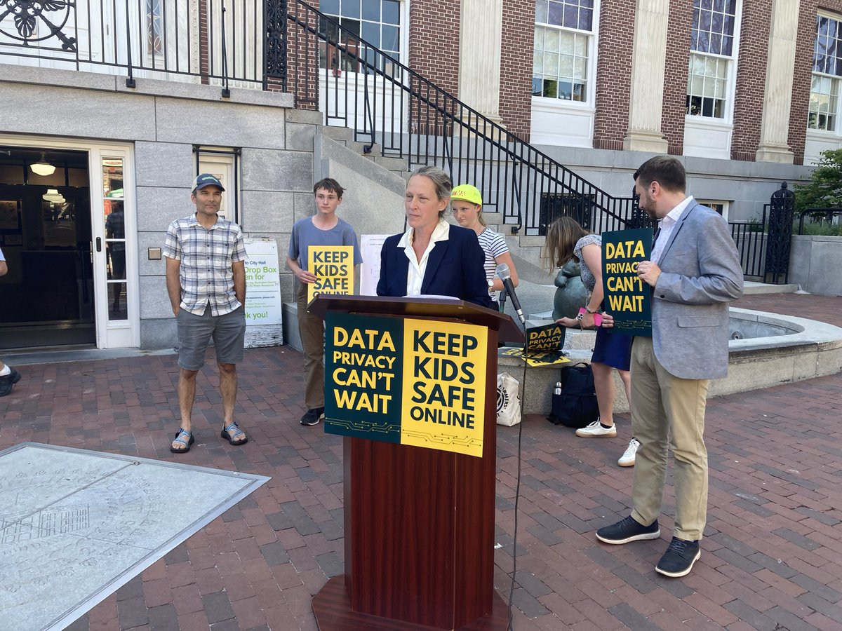 accountabletech's tweet photo. Great energy today at Burlington City Hall in support of data privacy and the #VTKidsCode 👏 People in Vermont want the internet to be safer and more private for everybody, especially kids.

Let’s get H.121 signed into law, @GovPhilScott! https://t.co/ghqQS4ufnt
