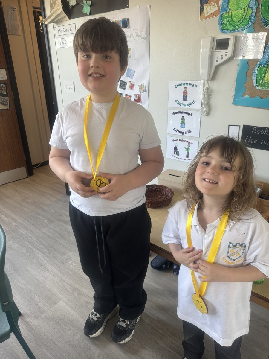 DeanburnPS_EP's tweet photo. Health Week, Day 1!
We made torches and medals for our Olympic Parade, practised sports day games and played rugby 🏉. #DPSHealthWeek2024 https://t.co/4LoBVI9iqb
