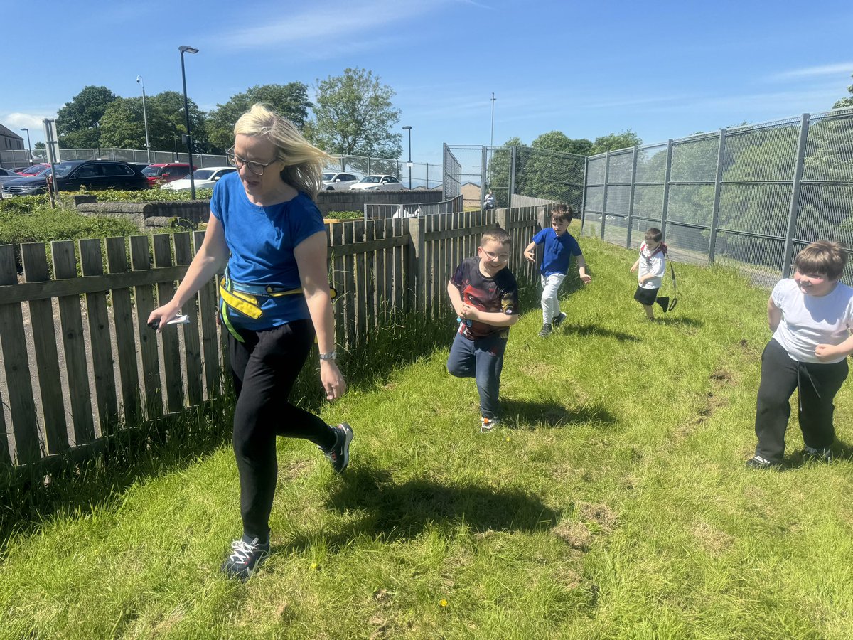 DeanburnPS_EP's tweet photo. Health Week, Day 1!
We made torches and medals for our Olympic Parade, practised sports day games and played rugby 🏉. #DPSHealthWeek2024 https://t.co/4LoBVI9iqb