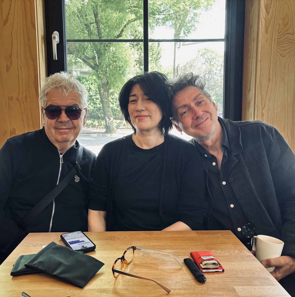 Miki Berenyi tweet media