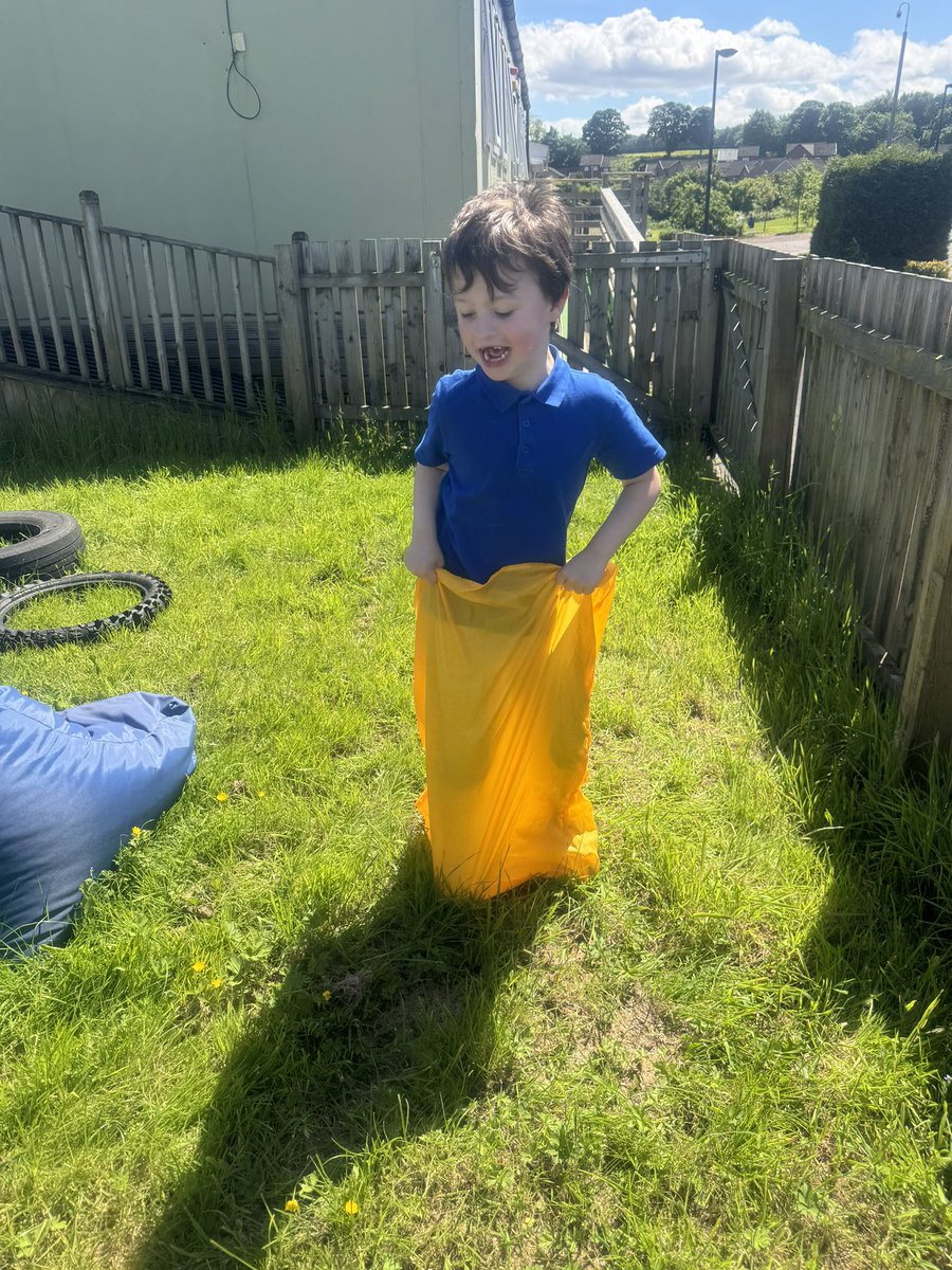 DeanburnPS_EP's tweet photo. Health Week, Day 1!
We made torches and medals for our Olympic Parade, practised sports day games and played rugby 🏉. #DPSHealthWeek2024 https://t.co/5kgtzCPkc9