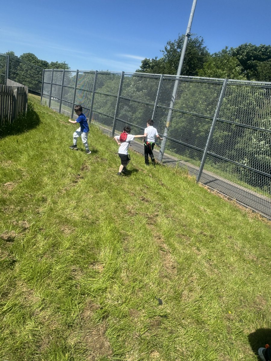 DeanburnPS_EP's tweet photo. Health Week, Day 1!
We made torches and medals for our Olympic Parade, practised sports day games and played rugby 🏉. #DPSHealthWeek2024 https://t.co/5kgtzCPkc9