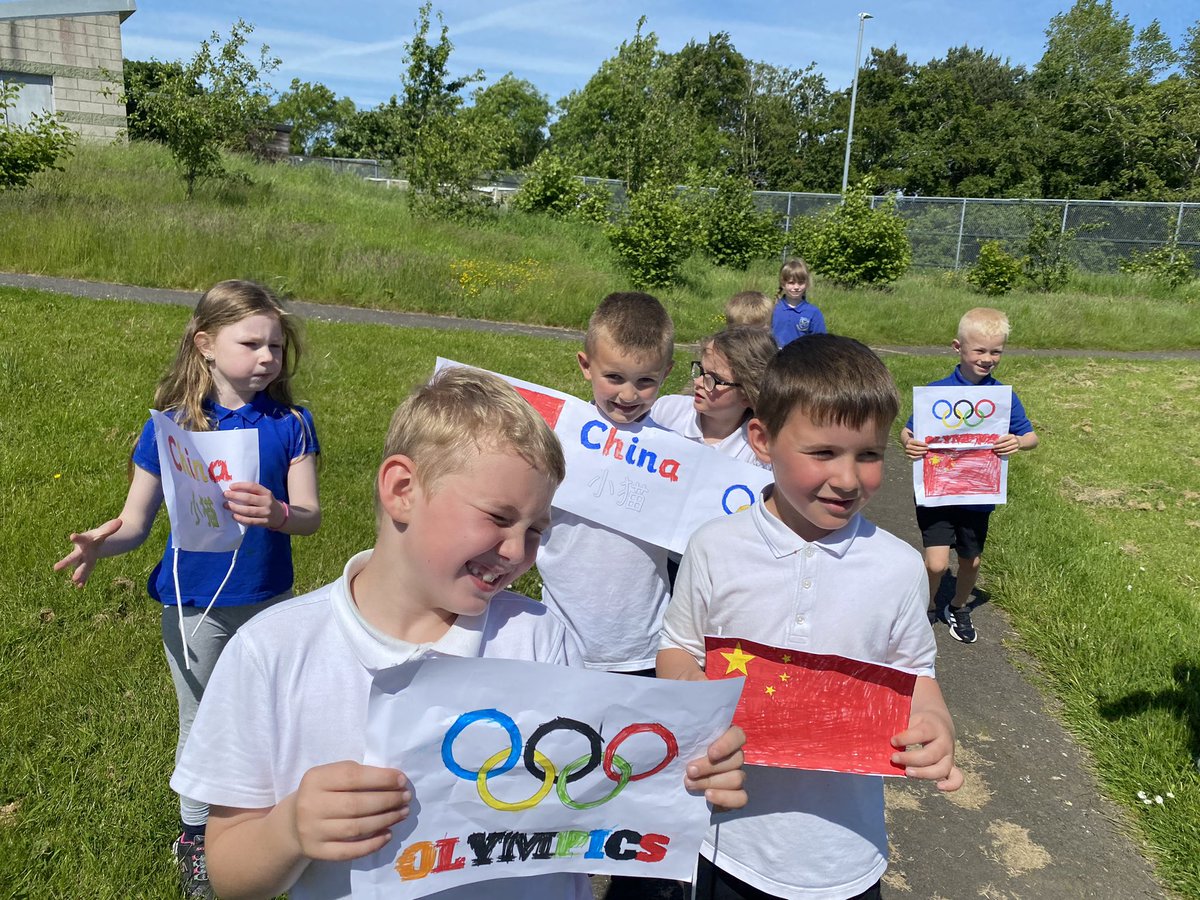DeanburnPSP6MC's tweet photo. Enjoying the Olympic Parade in the sun! What do you think of our flags and banners? We have crammed so much into Day 1 of #DPSHealthWeek24. Who’s excited for tomorrow’s activities?! 😃 https://t.co/3K2MmXd8vM