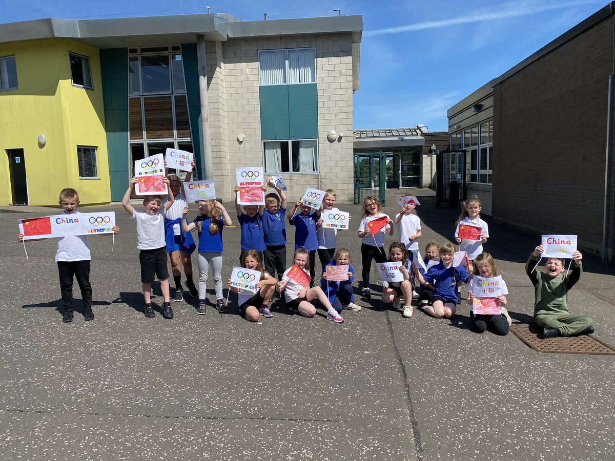 DeanburnPSP6MC's tweet photo. Enjoying the Olympic Parade in the sun! What do you think of our flags and banners? We have crammed so much into Day 1 of #DPSHealthWeek24. Who’s excited for tomorrow’s activities?! 😃 https://t.co/3K2MmXd8vM