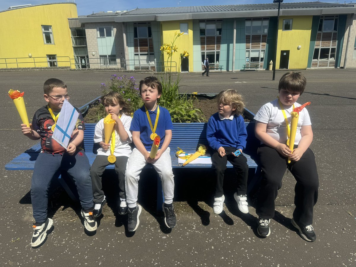 DeanburnPS_EP's tweet photo. Health Week, Day 1!
We made torches and medals for our Olympic Parade, practised sports day games and played rugby 🏉. #DPSHealthWeek2024 https://t.co/nINlavYAC4