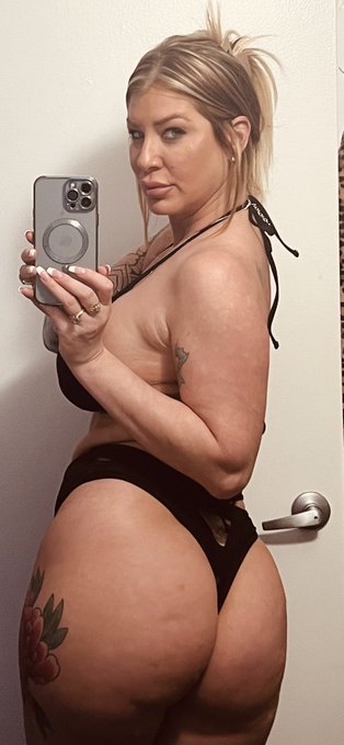 Lotta booty https://t.co/sywVPo0Ols