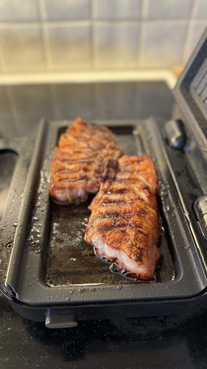 아니 근데 왜 아무도 파니니 샌드위치 만들어주는 3만원 짜리 토스터로 통삼겹살 구우면 이렇게 된다는 얘기도 영상도 없는거죠?

화재경보기 때문에 후라이판 삼겹살 못구워먹다가 3 in 1 와플기 샀다가 이게되서 깜짝 놀랐는데? 혼자만 알고 있기 너무 아까운데?!

파니니 그릴 통삼겹살