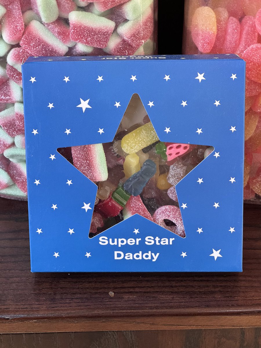 Don’t forget your dad’s favourite sweets on Father’s Day. What sweets would you pop in your box? 
#traditionalsweets #fathersday