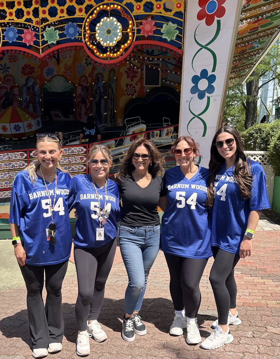 BarnumWoods's tweet photo. The fifth grade graduates from all five East Meadow Elementary Schools had a BLAST today at Adventureland! There were smiles all around as they enjoyed an exciting day of thrill rides, attractions, and fun games! @emeadowschools #adventureland #grade5fun https://t.co/VpVDsQYGoj