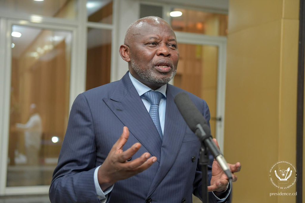 Bibishe6's tweet photo. La rencontre de ce lundi 03 Juin entre le Président de la République et celui de l'assemblée nationale est inscrit dans le cadre de collaboration entre institutions. 
L’investiture du gouvernement Suminwa interviendra entre le 10 et le 11 juin a affirmé  Dr @VitalKamerhe1. « Nous devons d’abord recevoir Mme le Premier ministre avec son programme, celui-ci sera multiplié et remis aux députés nationaux », a-t-il rassuré. 
(Source présidentielle).