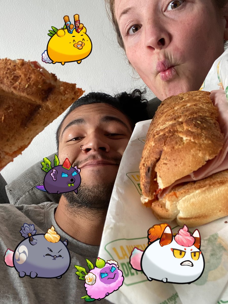 andymcruz_'s tweet photo. Happy #AxieMonday! 🤳✨
It's time for an #AxieSelfie with my favorite squad! 🐾💖
Loving the vibes and ready for another week of battles and fun.📸👇
@AxieInfinity @AxieArtGallery @AxieSelfie @Ronin_Network @nelipotproject https://t.co/1mUGEih3V0