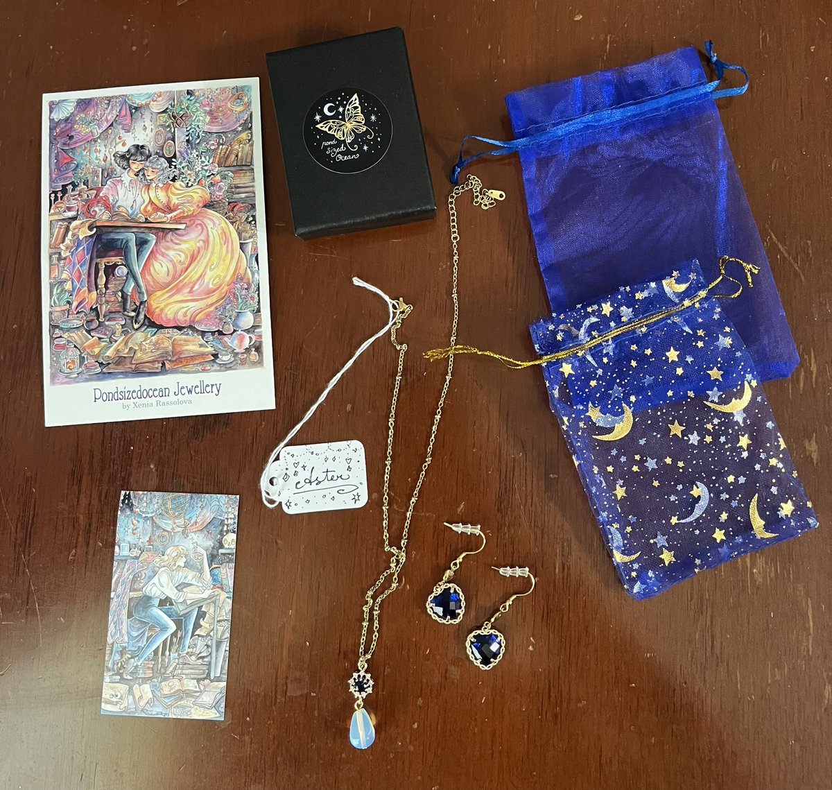 ursamajori's tweet photo. why’d it tag them three times LMAO. thanks twitter. anyways here’s the whole spread bc the cards are sososoo pretty and i love the little bags and the box https://t.co/xdKL7oELrS
