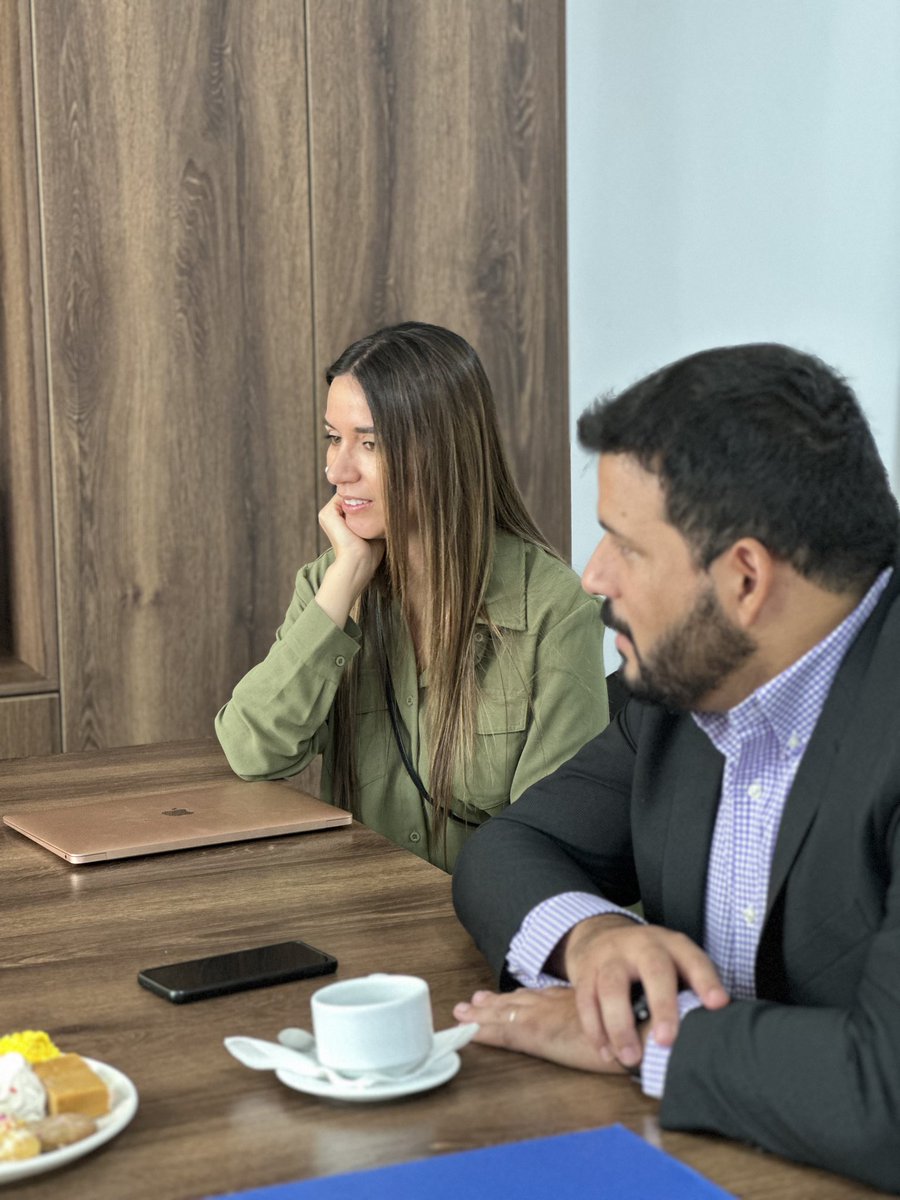 Ecuador_calidad's tweet photo. 🥳 ¡Estamos emocionados de anunciar nuestra asociación con @UxEong para llevar la excelencia educativa a cada rincón de Ecuador! 📚�� 

Juntos, nos comprometemos a construir un futuro brillante para la próximas generaciones ecuatorianas! 💫✏️ 

#muchomejorecuador #Educación https://t.co/NQVH8nJL7K