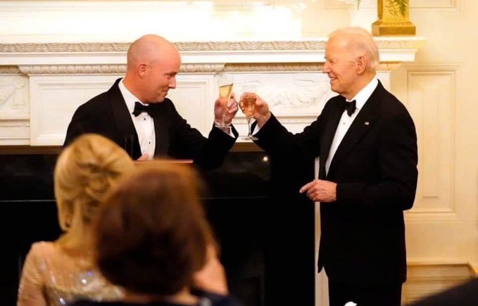 locke_or_demos's tweet photo. @GovCox That is all because of @Ch_JesusChrist, not you.
Your record is tax-and-spend, toasting Biden's failed policies, pronoun pandering,campaigning for Biden, a LtGov celebrating communism, and hypocritically blocking people who call you out on it.
Time to #GovernBetter! https://t.co/ZmI6aD5tYK
