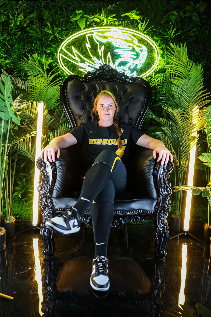 MizzouSoftball's tweet photo. Congratulations to Mizzou signee Courtney Donahue who was named the 2024 TUCCI/@NFCAorg NJCAA DII Pitcher of the Year!!! 

📰 https://t.co/FxIWl5iVi5

#OwnIt #MIZ 🐯🥎 https://t.co/OpTz1WOamz