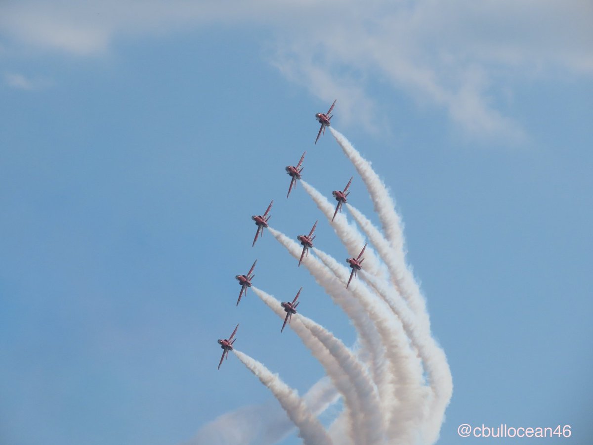 cbullocean46's tweet photo. @rafredarrows celebrate the 60th season in the Iconic diamond nine
#RedArrows60 #RedArrows @IWMDuxford https://t.co/EWLpFm7ngT