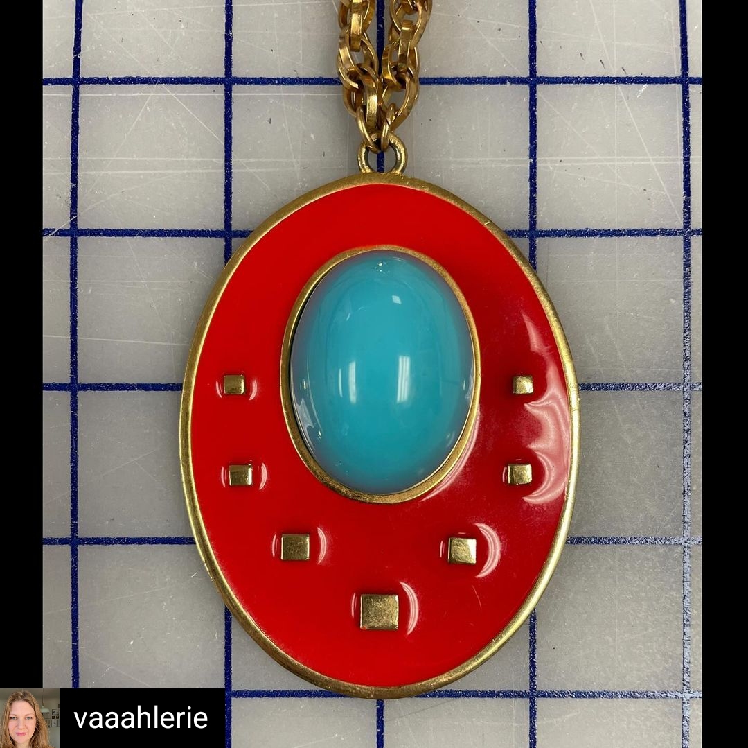 MPC705's tweet photo. Repost from IG #mpc705 #costumer Valerie Keiser.
#PalmRoyale, S1 E5:
... It was important that the duplicate pendant be lightweight, as it would likely be swinging around the stunt doubleβs face...
#motionpicturecostumers #iatse #iatse705 https://t.co/vU2NfZ16Oc