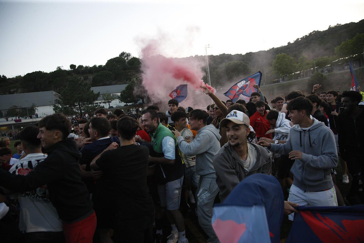 ❤️💙 SOM DE TERCERA CAT! 

🙌 VISCA EL C.C.E. TIANA