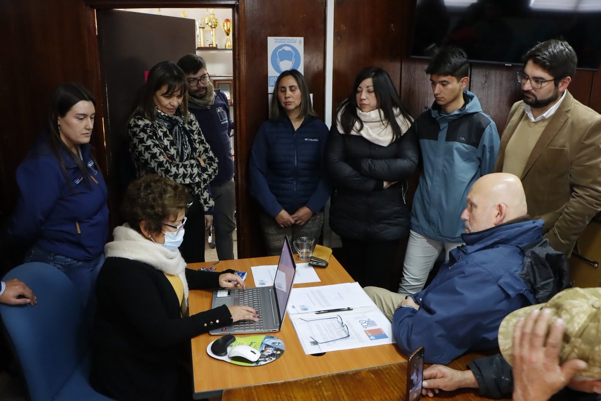 Con la firma de acuerdos que aseguran la ejecución de conectividad con Villa Las Antenas, se retoman las obras complementarias del Hospital de #Quellón. Seguimos comprometidos con la salud y calidad de vida de la comunidad de #Chiloé.
