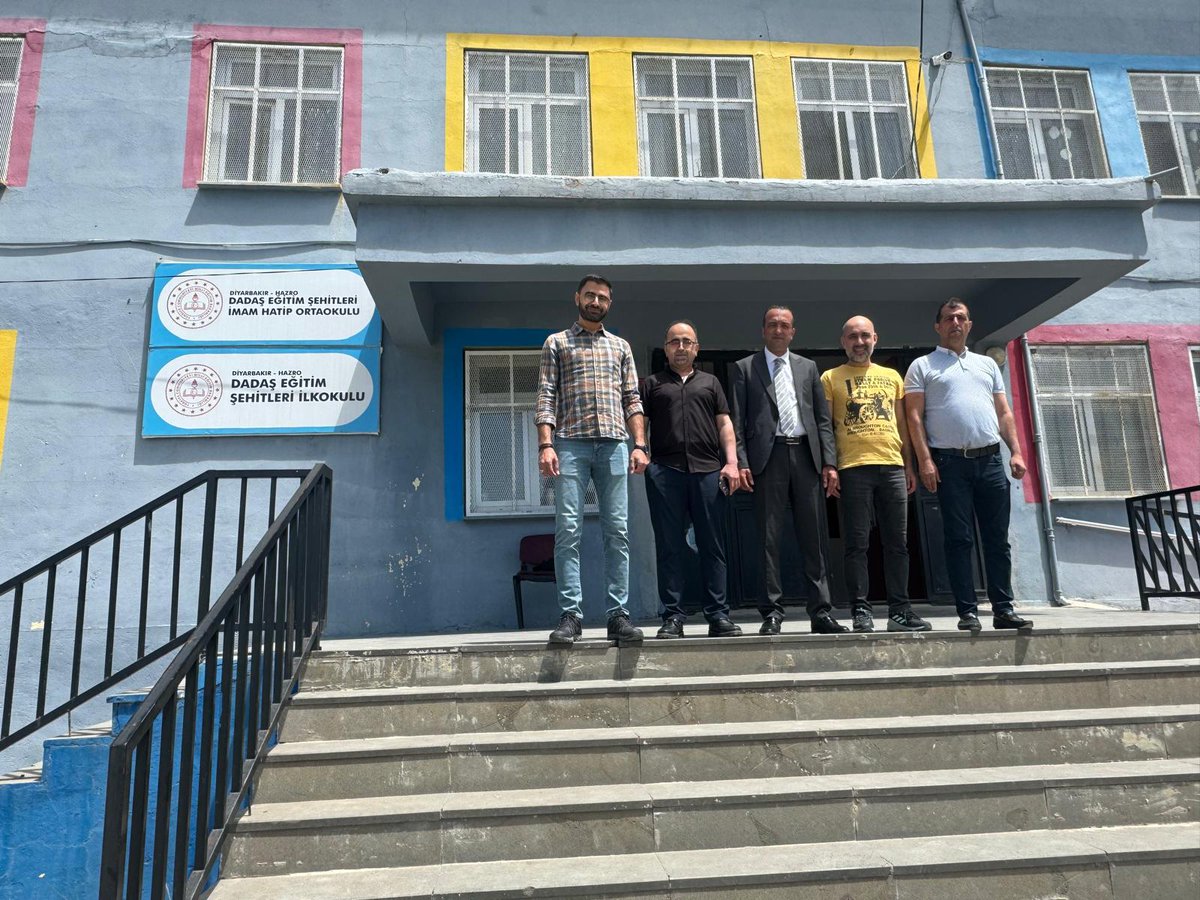 HazroMem's tweet photo. İlçe MEM Müdürümüz Sn.Uğur DOĞANER;
 Şb. Müdürlerimiz Sn. Mustafa GÜVEN ve Sn.Mehmet Hanifi EFE ile birlikte Dadaş İlkokulu ve Dadaş İmam Hatip Ortaokulunu ziyaret etti...
@tcmeb
@Yusuf__Tekin
@aliihsansu_
@DogukanKoyuncu_
@Diyarbakirmem
@Murat4Kucukali
@ugurdoganer01
@HazroMem https://t.co/PAEOenJvqW