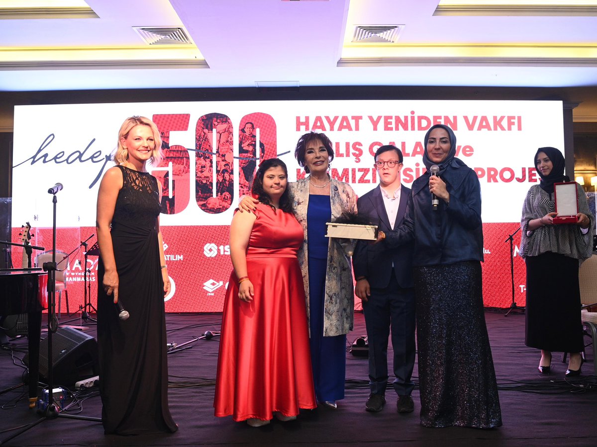 firatgorgel's tweet photo. Grup Başkanvekilimiz Bahadır Yenişehirlioğlu, Milletvekilimiz Yücel Arzen, kıymetli sanatçı Hülya Koçyiğit, Valimiz ve İl Başkanımız ile Hayat Yeniden Vakfı açılış galası ve Kırmızı Bisiklet Projesi lansmanına katıldık. https://t.co/01UUDQ1qM1