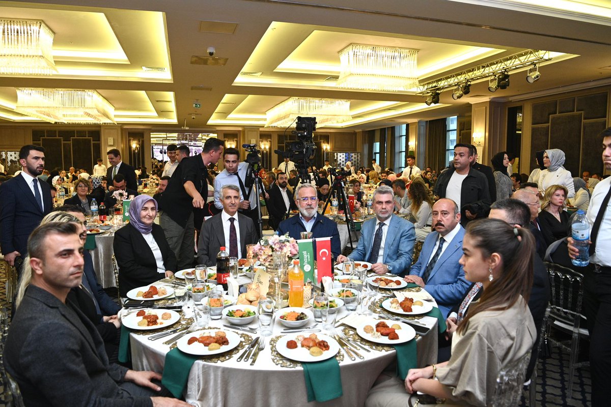 Grup Başkanvekilimiz Bahadır Yenişehirlioğlu, Milletvekilimiz Yücel Arzen, kıymetli sanatçı Hülya Koçyiğit, Valimiz ve İl Başkanımız ile Hayat Yeniden Vakfı açılış galası ve Kırmızı Bisiklet Projesi lansmanına katıldık.