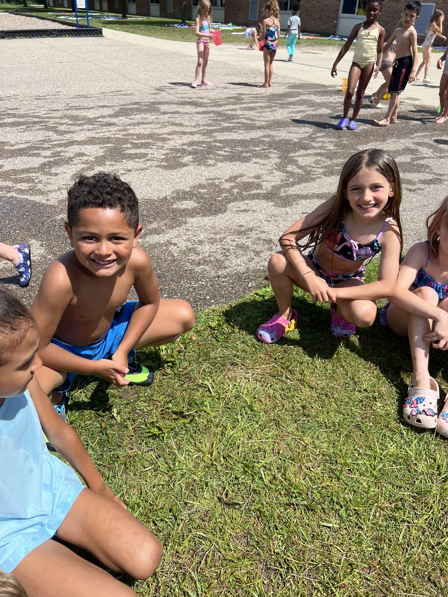 MrsMMatson's tweet photo. We had so much fun celebrating a wonderful first grade year! https://t.co/j9MEpcBGle