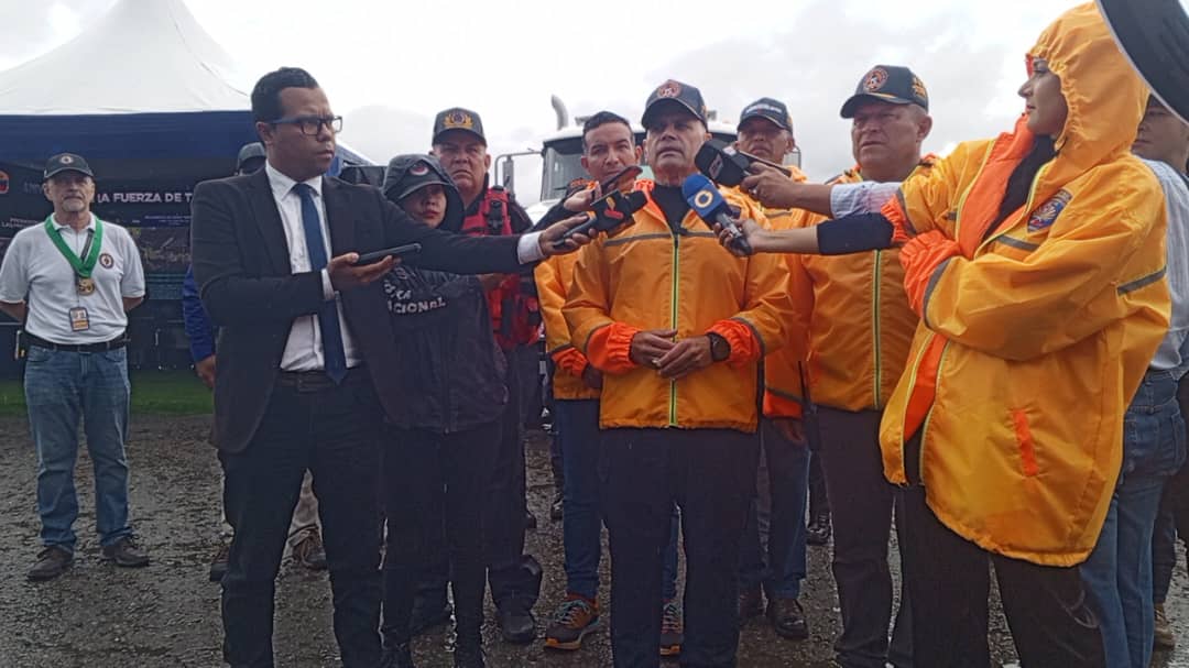 #3Jun Siguiendo instrucciones del A/J <a href="/CeballosEnLinea/">Remigio Ceballos Ichaso.</a> y bajo lineamientos del M/G <a href="/cperezampueda/">cperezampueda</a>. El Sistema Nacional de Gestión de Riesgo y todos los entes que conforman el equipo multidisciplinarios de la Fuerza de Tarea Humanitaria Simón Bolivar;