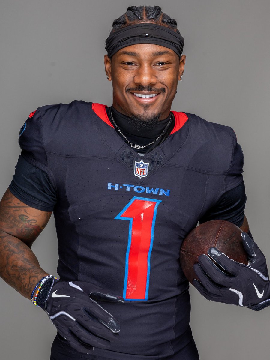 PFF's tweet photo. Stefon Diggs in the new Texans uniforms 👀

(📸 @HoustonTexans) https://t.co/wYmcwpZyXY