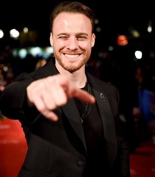 Güzel adam #KeremBürsin, 37 yaşında. Nice mutlu yılları olsun, kendisini gerçekten çok seviyoruz. Burada onun sayesinde çok güzel insanlarla tanıştık. İyi ki doğmuş, onu hep izleyelim. ❤

#HappyBirthdayKeremBürsin