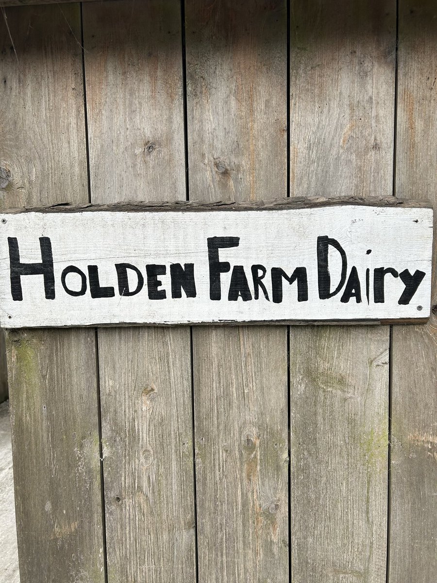 AlexiaCRobinson's tweet photo. A magical day. The very best. 

@LoveBritishFood’s 8th farm visit for public sector caterers. 

Today the turn of NHS Wales at Patrick Holden’s dairy farm. High hopes much is going to come from this.

@WelshConfed @SusFoodTrust https://t.co/hr1aMwXPnj