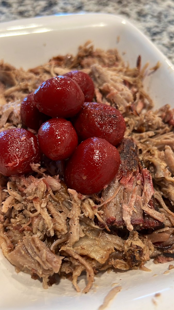 c_barn8's tweet photo. Pickled Beets & Pulled Pork
Is my new favorite
Puree them into a Sauce (Amazing)
or Plop them right on top
Highly Recommend
#PulledPork #BBQ #PickledBeets https://t.co/RKWA0lHYIG