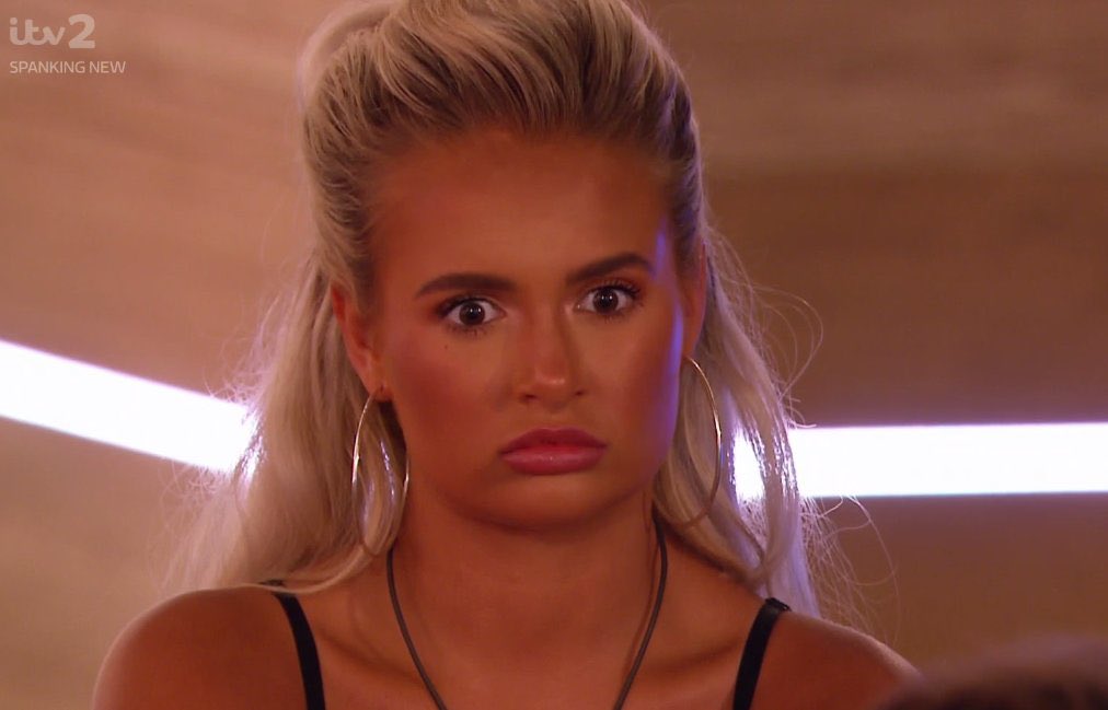 lillybaik's tweet photo. having to do your makeup in a room of red light?? #loveIsland https://t.co/wY60YyitAu