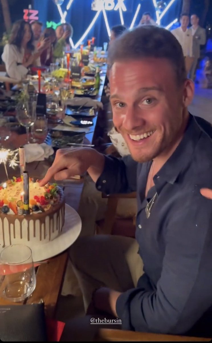 Tantissimi auguri Kerem..hai tantissime qualità (qualche difetto 😉) ma e,può sembrare un po' strano, la cosa + bella è che riesci a portare tanta positività anche in chi ti segue soltanto da lontano..ci fai bene... Speriamo di fare lo stesso x te 🫶🫶 
#HappyBirthdayKeremBürsin