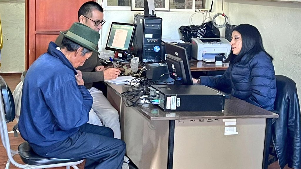 RCivil_Zona6's tweet photo. 📌 AZOGUES| El domingo 02 de junio de 2024, gracias al trabajo coordinado entre la @GOBERCANAR y @RegistroCivilec se llevó a cabo una brigada de cedulación para niños, adultos mayores y personas con discapacidad, en la parroquia #Taday.
✅ Entregamos 65 cédulas. https://t.co/lIJHEeR60d