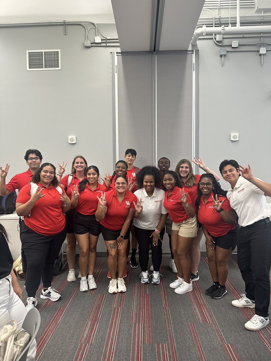 uh_mat's tweet photo. Happy First Day of Classes!! Welcome back to campus, Cohort 10!! Welcome to the program, Cohort 11!! https://t.co/MIUqdzXMYZ