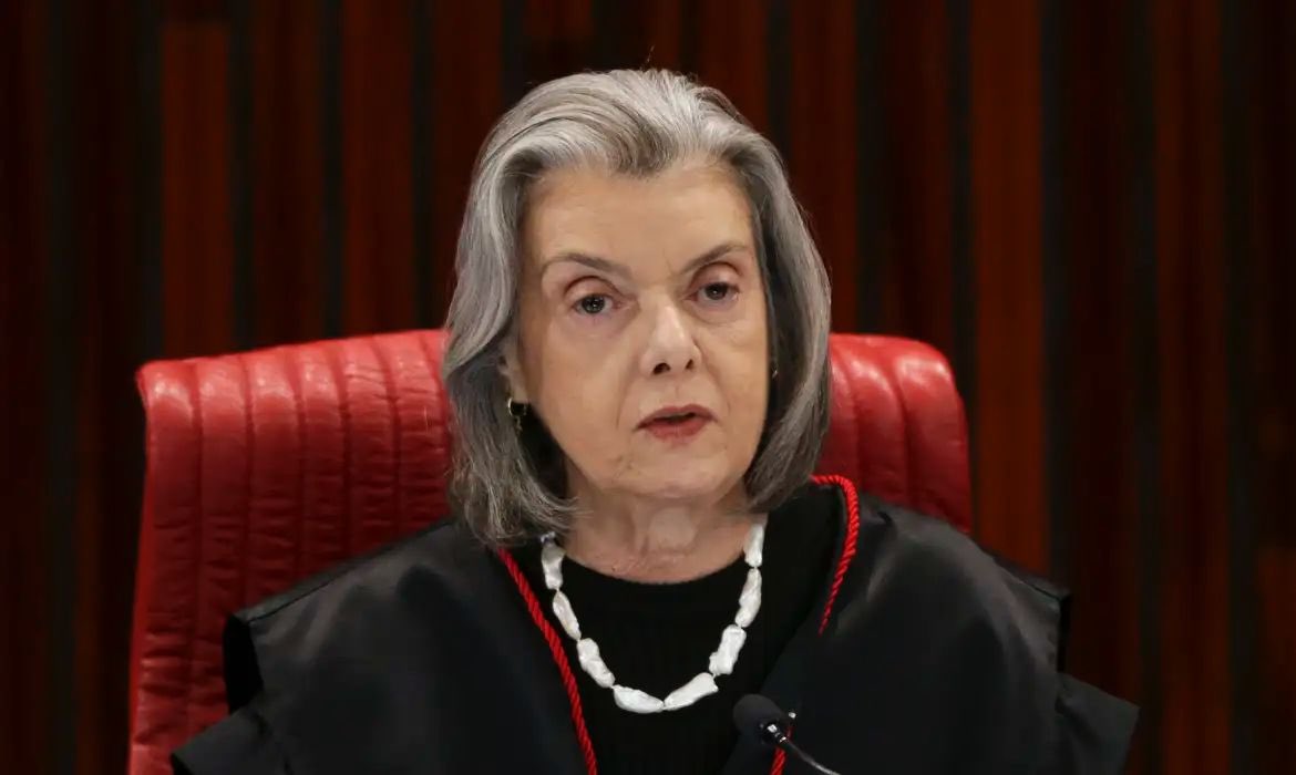 leiladovolei's tweet photo. A posse da Ministra Cármem Lúcia, hoje, a frente do TSE é muito representativa para nós, mulheres atuantes na política.
Desejo uma jornada digna da sua importância e personalidade altiva e tranquila.

A Justiça Eleitoral brasileira tem apenas a ganhar com o seu trabalho. https://t.co/hNdAqTeg1I
