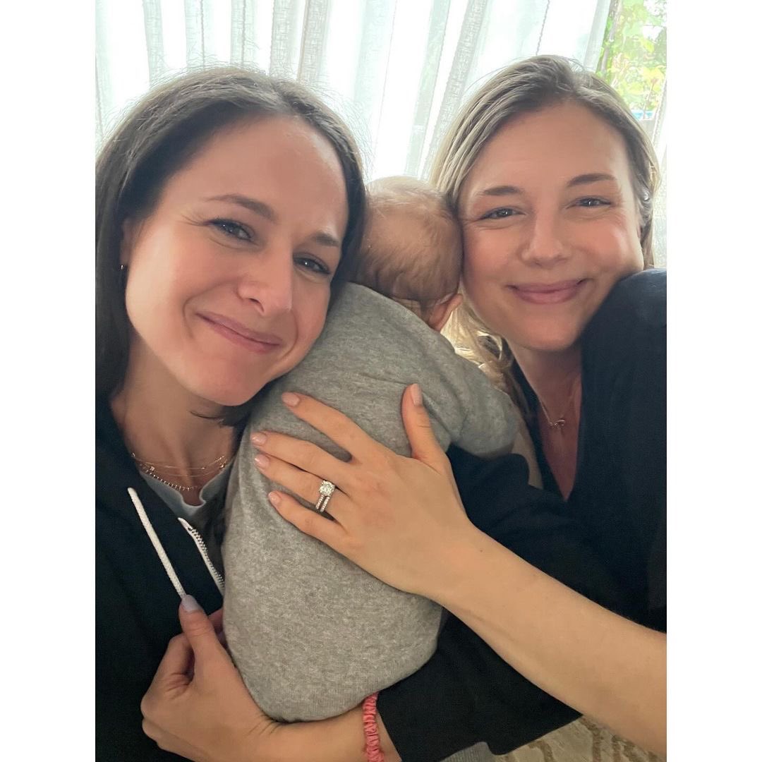 Emily VanCamp: 'Live With Kelly \u0026 Michael' Next Week!: Photo 2724799 | Emily  VanCamp, Joshua Bowman Photos | Just Jared: Entertainment News, image size:1080x1080