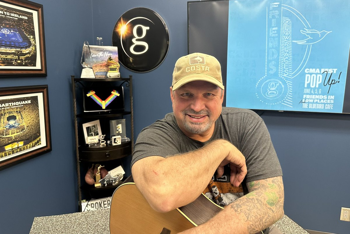 garthbrooks's tweet photo. Bluebird on Broadway! 
Celebrate #CMAFest at @FriendsBarNash ! love, g 

Watch #StudioG on https://t.co/Pih3A5uNpa https://t.co/xwFGe6Vjpc