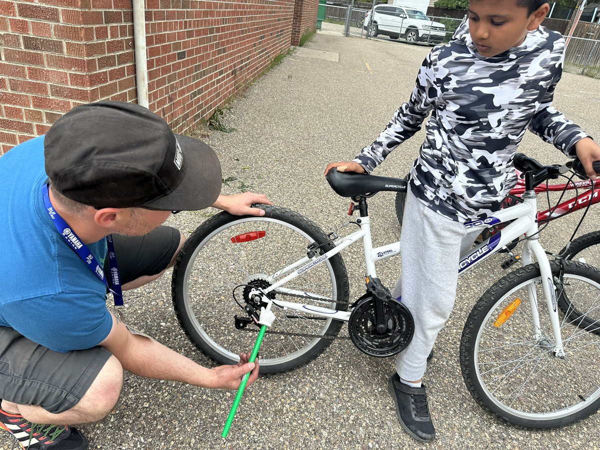 Thank you to BikeLaneYQL for coming out today to our school and teaching us about bike care and helping out our students! #walkbikeandwheelab