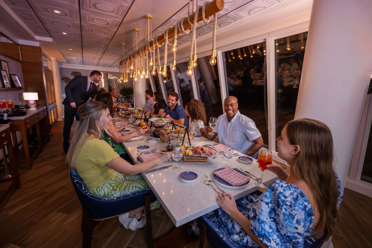 DavidMcmurrin's tweet photo. The more, the merrier! Gather your crew and plan a Royal Caribbean vacation today, where adventures are plentiful and memories are guaranteed. #GroupCruises #TravelTogether #RoyalCaribbean https://t.co/ncJOn9kzU3